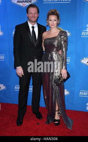 Las Vegas, NV, USA. 2. Dezember 2016. 2. Dezember 2016 - Las Vegas, NV - Dale Earnhardt Jr., Amy Reimann. 2016 NASCAR Sprint Cup Series Awards im Wynn Las Vegas Red Carpet Ankunftsbereich. Bildnachweis: MJT/AdMedia Credit: Mjt/AdMedia/ZUMA Draht/Alamy Live-Nachrichten Stockfoto