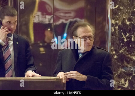 New York, uns. 1. Dezember 2016. Fernsehen und Radio-Host Larry King ist in der Lobby des Trump Tower in New York, NY, USA am 1. Dezember 2016 gesehen. -KEIN Draht-SERVICE-Foto: Albin Lohr-Jones/Consolidated/Pool/Dpa/Alamy Live News Stockfoto