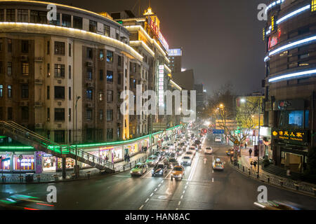 Huaihai Road bei Nacht Shanghai China Stockfoto