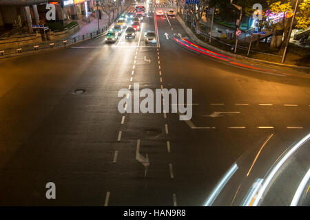 Huaihai Road bei Nacht Shanghai China Stockfoto