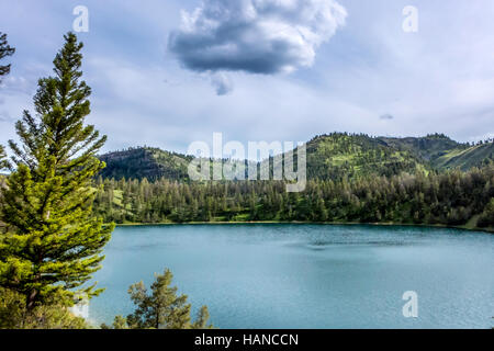 Ein kleiner See auf dem man Lehrpfad durch den Yellowstone National Park in Wyoming USA Stockfoto