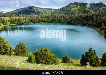 Ein kleiner See auf dem man Lehrpfad durch den Yellowstone National Park in Wyoming USA Stockfoto