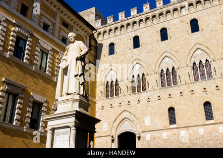 Siena, Italien - 29. September 2016: Palazzo Salimbeni, Sitz der Monte dei Paschi di Siena Bank Stockfoto