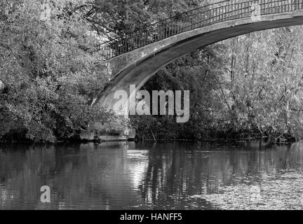 Rainbow Bridge auch bekannt als die hohe Brücke über den Fluss Cherwell in Oxford University Parks Stockfoto