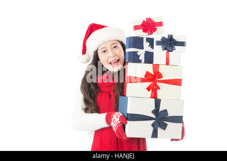 Santa Hut Weihnachtsfrau hält Weihnachtsgeschenke lächelnd, glücklich und aufgeregt. Niedlich schönen Rassen asiatischen Santa Mädchen isoliert auf weißem Hintergrund. Stockfoto