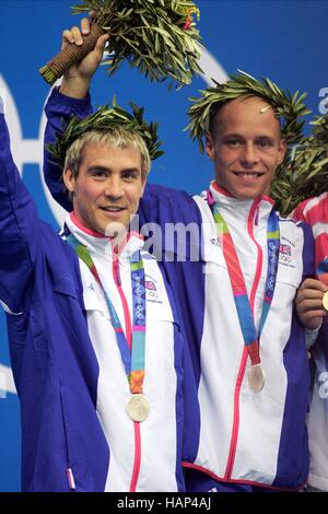 LIANG TIAN & JINGHUI YANG olympische 10 M SYNCHRO Tauchen Athen 14. August 2004 Stockfoto