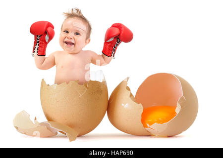 Schönen jungen mit Boxhandschuhen brechen das Ei Stockfoto