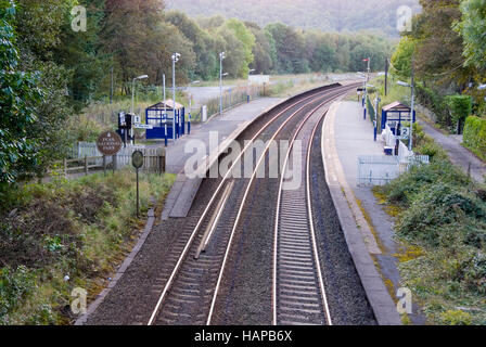 Grindleford, Derbyshire - 24 Sept 2014: Grindleford Bahnhof auf der Hope Valley Line am 24. September im Peak District, Derbyshire, Großbritannien Stockfoto