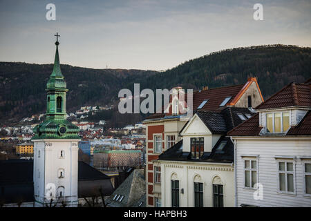 Gehäuse in alten Bergen, Norwegen.  Die traditionellen Holzarchitektur ist eine touristische Attraktion. Stockfoto