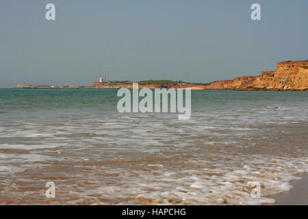 Steile Küste. Conil Stockfoto