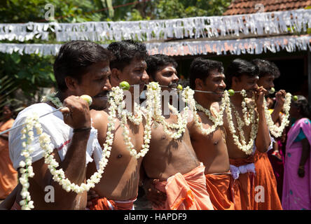 Thaipusam oder Thai Poosam Kavady Festival in der Nähe von Kochi, Kerala, Indien. Stockfoto