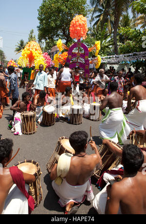 Thaipusam oder Thai Poosam Kavady Festival in der Nähe von Kochi, Kerala, Indien. Stockfoto