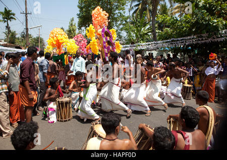 Thaipusam oder Thai Poosam Kavady Festival in der Nähe von Kochi, Kerala, Indien. Stockfoto