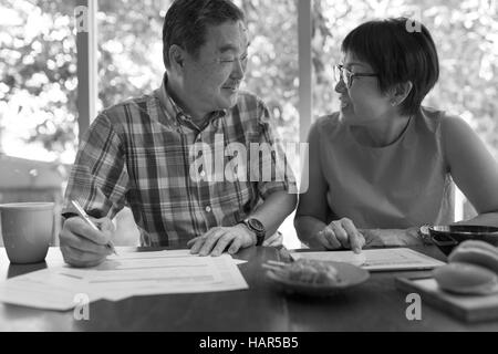 Älteres paar Erfüllung Form-Konzept Stockfoto