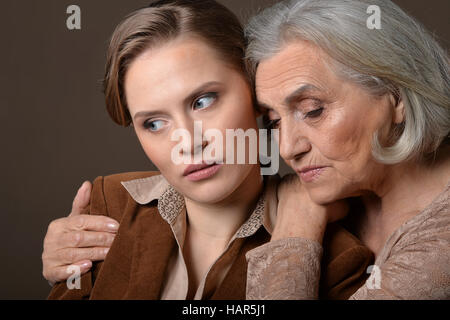 Ältere und junge Frauen Stockfoto