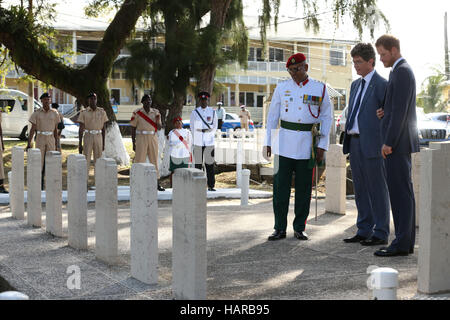 Prinz Harry während eines Besuchs in der Commonwealth-Kriegsgräber in Georgetown, Guyana nach der Ankunft in dem südamerikanischen Land auf die letzte Station seiner 15-Tage-Tour der Karibik. Stockfoto