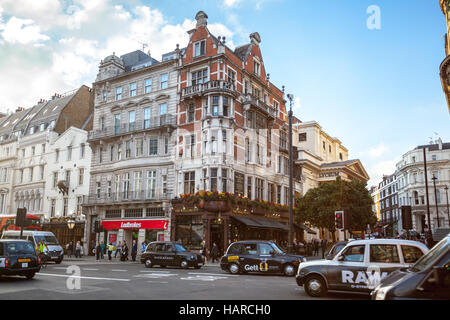 Londoner Straßen anzeigen The Wellington pub Stockfoto