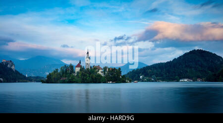 Abend über St. Marien Kirche Mariä Himmelfahrt, Lake Bled, Bled, Oberkrain, Slowenien Stockfoto