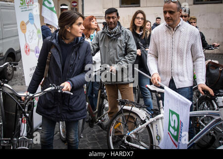 Rom, Italien. 2. Dezember 2016. 2. Dezember 2016 Rom Fahrrad für Ja zum Verfassungsreferendum, Passworte vom Roman Committee der Demokratischen Partei (PD) "Nur ja" das Bild Michela Di Blase Credit: Andrea Ronchini/Pacific Press/Alamy Live News Stockfoto