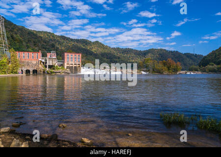 Die Glen Ferris Hydroelectric Bahnhof und Kanawha fällt, an Glen Ferris, West Virginia, USA. Stockfoto