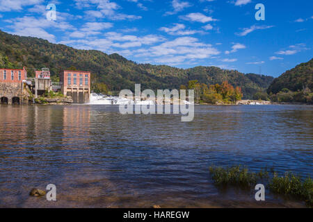 Die Glen Ferris Hydroelectric Bahnhof und Kanawha fällt, an Glen Ferris, West Virginia, USA. Stockfoto