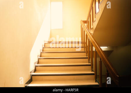 Feuer Ausfahrt Treppe im Büro. Stockfoto