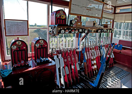 Innere des Stellwerks-Wittersham Straße auf der Kent und East Sussex Railway UK Stockfoto