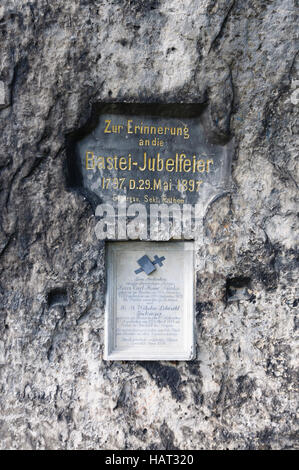 Rathen: Gedenktafel auf einem Felsen an der Bastei-Brücke, Sächsische Schweiz, Sächsische Schweiz, Sachsen, Sachsen, Deutschland Stockfoto