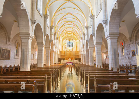 BETHLEHEM, ISRAEL - 6. März 2015: Dem Hauptschiff der Kirche St. Catharine. Stockfoto