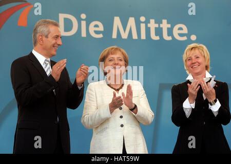 Bundeskanzlerin Angela Merkel bei einem Besuch in Dresden, auf der linken Ministerpräsident Stanislaw Tillich Stockfoto