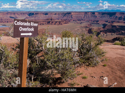 Koloradofluß übersehen Trail Zeichen, Dead Horse Point State Park, Moab, Utah. Stockfoto