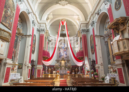 BRESCIA, Italien - 21. Mai 2016: Das Schiff der Kirche Chiesa di San Zeno al Foro. Stockfoto