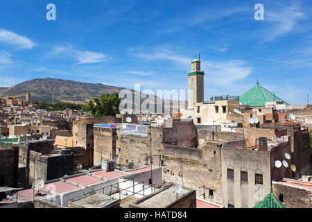 Die Dächer der Medina von Fes, Marokko. Stockfoto