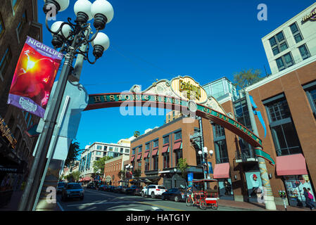 Gaslamp Quarter Zeichen/Festzelt. Die Innenstadt von San Diego, Kalifornien, USA.  Standpunkt sucht auf der 5th Avenue. Stockfoto