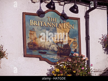 Britannia Inn malte Pub Schild, Elterwater, Lake District, Cumbria, England, UK. Stockfoto