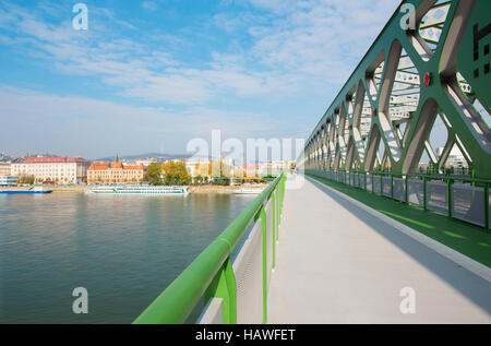 BRATISLAVA, Slowakei, Oktober - 27, 2016: Die neue "alte Brücke" Stockfoto