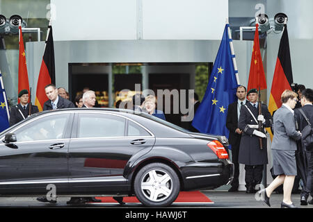 Merkel empfängt den chinesischen PM Li Keqiang Stockfoto