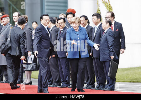 Merkel empfängt den chinesischen PM Li Keqiang Stockfoto