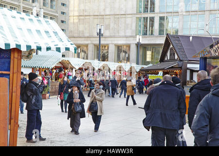 Ostermarkt am Alexanderplatz in Berlin. Stockfoto