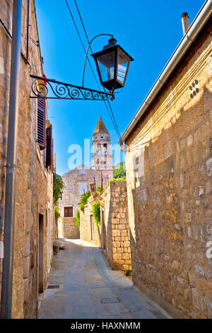 Alte schmale Stein Straße Vis Ansicht, Insel in Dalmatien, Kroatien Stockfoto