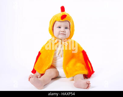 kleine lustige junge Huhn Kostüm Stockfoto