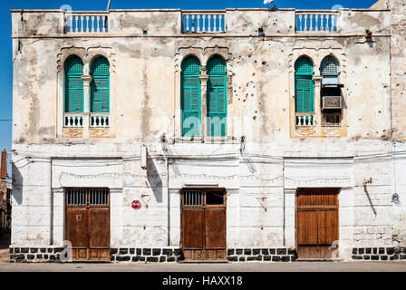 lokalen Roten Meer Architektur im Stil Straße im zentralen Massawa alte Stadt Eritrea Stockfoto