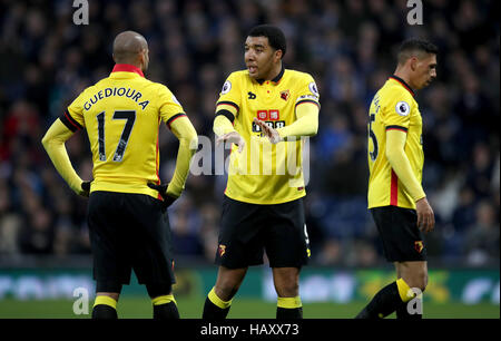 Watford Troy Deeney (Mitte) argumentiert mit Teamkollege Adlene Guedioura (links) während der Premier-League-Spiel bei The Hawthorns, West Bromwich. Stockfoto