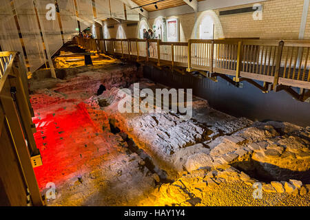 Bleibt der Boden des Badehauses in römischen Gebäude im Museum, Caerleon, Wales, UK Stockfoto