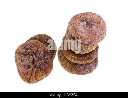 Getrocknete Feigen isoliert auf weißem Hintergrund. Feigen wachsen auf den Ficus-Baum (Ficus Carica). Stockfoto