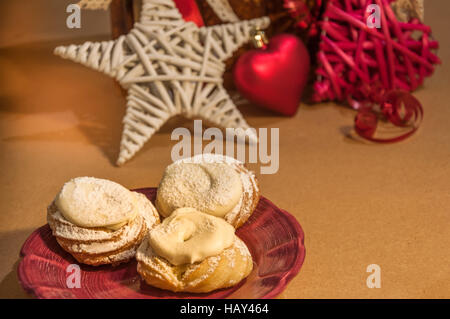 Weihnachten Desserts mit festlicher Dekoration Stockfoto