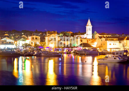 Küsten Stadt Pakostane Abend Blick, Dalmatien, Kroatien Stockfoto