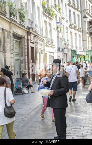 Straßenszene, Rue des rosiers Stockfoto