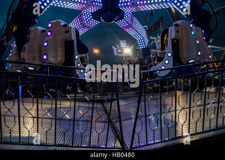 Messegelände fährt in der Nacht - Goose fair Nottingham 2016 Stockfoto