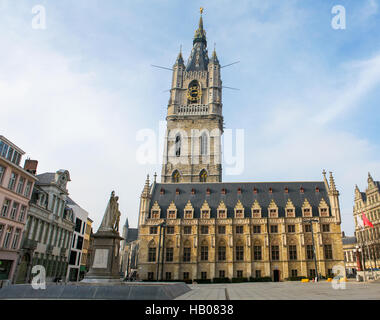 Die 91 Meter hohe mittelalterliche Belfried von Gent ist der höchste Glockenturm in Belgien. Stockfoto
